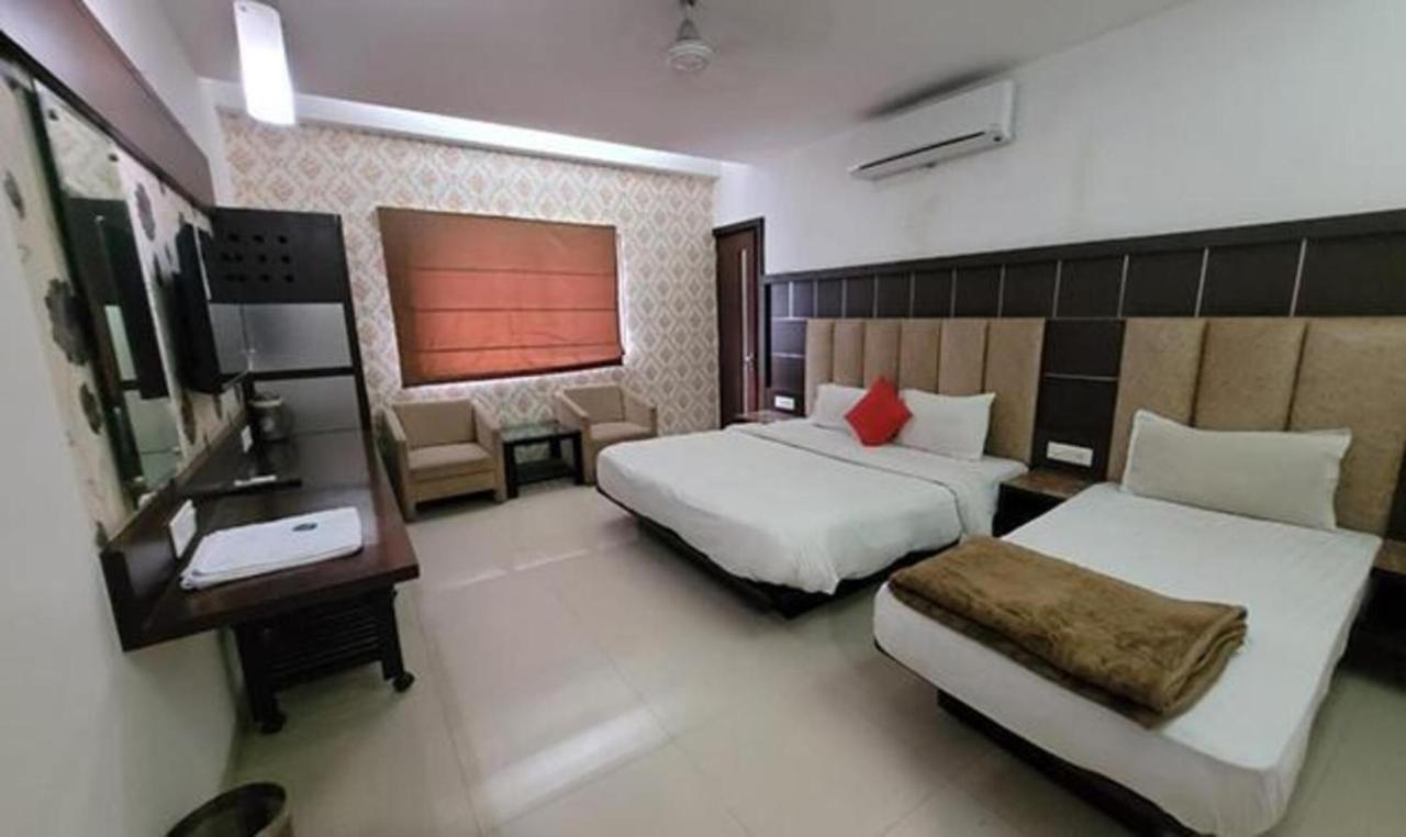 Fabhotel Prime Sapphire Regency Vadodara Eksteriør billede